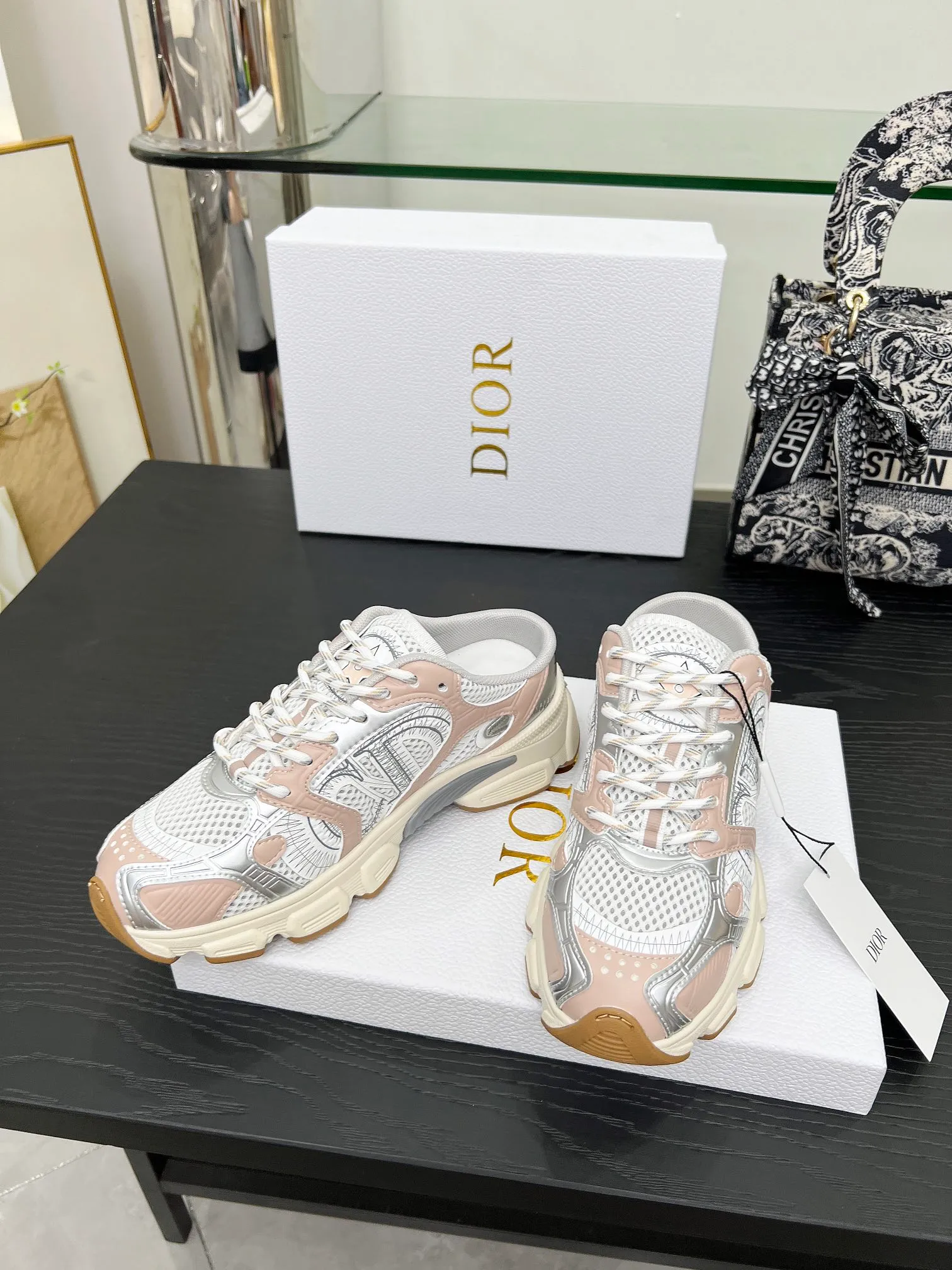 p560🐮🐮This Dior Chrono sports half slipper reinterprets running shoes with Dior's haute couture style. Gray mesh fabric is paired with tonal suede calfskin panels, the CD logo on the side, the star patch on the tongue and the Dior logo on the heel, all in classic fine detail. Featuring two-tone laces and a lightweight sole with star graphics, they can be worn year-round. Size: Women’s size 35-41 (35/42 can be customized) Men’s size 40-46 (men’s version is being printed) Color: 12 colors available